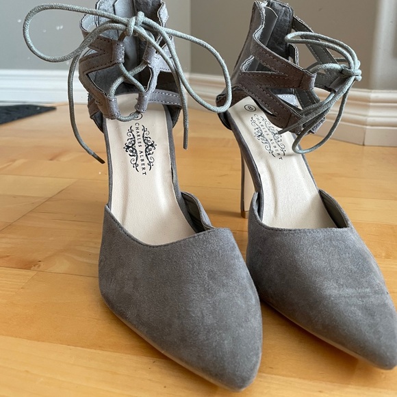 Grey Heels - Picture 2 of 4